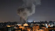 Israël a commencé à bombarder Gaza lundi.