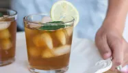 Les thés glacés sont très prisés l'été.