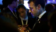 Emmanuel Macron téléphone