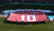 Un hommage a été rendu jeudi à Eriksen au Parken Stadium de Copenhague.