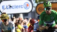 Peter Sagan, vêtu du maillot vert du Tour de France, qui récompense le coureur le plus souvent classé parmi les premiers des étapes.