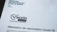 Les deux judiciables utilisaient les ordinateurs auxquels elles avaient accès pour réaliser de faux certificats de vaccination.