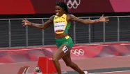 La Jamaïcaine Elaine Thompson-Herah remporte le 100m et le 200m aux JO de Tokyo.