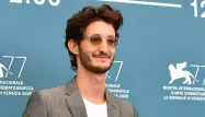 Pierre Niney rend hommage à Jean-Paul Belmondo