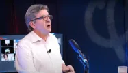 Parce qu'il refuse le "confinement politique", Jean-Luc Mélenchon a organisé un meeting diffusé en direct sur les réseaux sociaux.