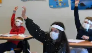 Le port du masque était obligatoire lors de la réouverture des collèges, lundi.