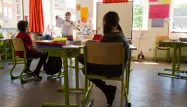 Le retour en classe obligatoire va permettre de soulager des parents épuisés par les trois mois d'école à la maison.