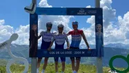 Julian Alaphilippe et ses coéquipiers sr le col de la Loze, dans les Alpes.