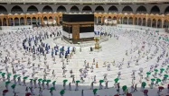 Seuls quelques milliers de fidèles peuvent effectuer cette le pèlerinage à La Mecque.