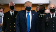 A la surprise générale, Donald Trump est apparu en public avec un masque pour la première fois cette semaine.