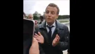 Le président de la République a été interpellé mardi soir alors qu’il se promenait avec son épouse au jardin des Tuileries.