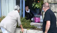 Se faire tester avant toute visite à en Ehpad ? Des proches de résidents sceptiques