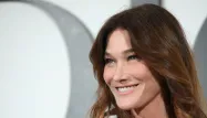 La chanteuse Carla Bruni ne partage pas l'avis du premier ministre Boris Johnson sur la condition des artistes