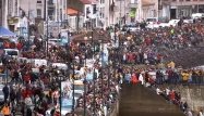 La foule est habituellement nombreuse sur le port des Sables-d'Olonne lors du départ du Vendée Globe, comme ici en 2012.