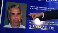 Le financier américain Jeffrey Epstein avait été arrêté en juillet 2019 pour avoir organisé un réseau constitué de dizaines de jeunes filles avec lesquelles il aurait eu des rapports sexuels contraints.