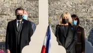 Emmanuel et Brigitte Macron se sont recueillis devant la tombe de Charles de Gaulle.