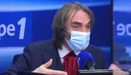 Cédric Villani s'est exprimé sur Europe 1 sur la transparence de la communication à propos de la contamination d'Emmanuel Macron.