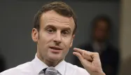 Emmanuel Macron a réaffirmé jeudi sa volonté de réguler les contrats courts par un système de "bonus malus".