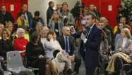 Macron débat citoyens