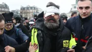 Jérôme Rodrigues, figure emblématique du mouvement des "gilets jaunes", a été blessé à l’œil samedi, à Paris.