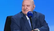 André Santini dans les studios d'Europe 1