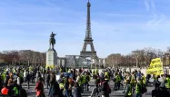 Le cortège s'est dispersé vers 16 heures, dans le calme, au Champs-de-Mars, près de la Tour Eiffel.
