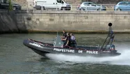 Le corps a été repêché par la brigade fluviale de Paris alors qu'il flottait dans la Seine.