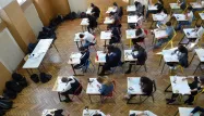 La suppression du numerus clausus en médecine vise à augmenter le nombre d'étudiants formés, tout en diversifiant leurs profils.