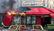 Des dizaines de magasins ont été impactés sur les Champs-Elysées, samedi.