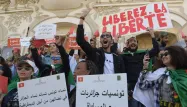 Une centaine d'Algériens et de Tunisiens ont manifesté samedi à Tunis.
