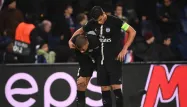 Thiago Silva, dépité, aux côtés de Kylian Mbappé à la fin du match.