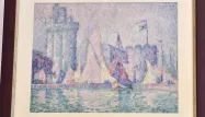 Cette huile sur toile datant de 1915 représente des bateaux à l'entrée du port de la Rochelle.