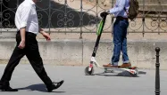 Circuler avec une trottinette électrique sur le trottoir sera sanctionné par une amende.