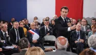 Emmanuel Macron va s'exprimer pour tenter de sortir de la crise des "gilets jaunes".