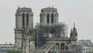 Notre-Dame de Paris, avec l'échafaudage installé, qui devait permettre la rénovation de la flèche, détruite lors de l'incendie.