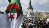 Depuis neuf semaines la diaspora algérienne se rassemble place de la République à Paris pour appeler le pouvoir d'Alger à partir.