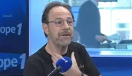 Marc Lévy était l'invité de Nikos Aliagas sur Europe 1, mardi 14 mai, pour présenter son dernier ouvrage, "Ghost in Love".