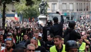 Les premiers heurts ont éclaté vers 13 heures dans le quartier de Montparnasse, puis vers 15h30 dans le quartier de la place d'Italie.