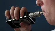 Mystérieuse maladie chez des vapoteurs américains : faut-il avoir peur de la cigarette électronique ?