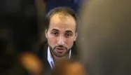 L'islamologue suisse Tariq Ramadan, déjà mis en examen pour deux viols, est visé par une nouvelle plainte en France, pour un viol en réunion en 2014.