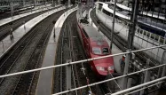 Plus de la moitié des personnels de la SNCF sont en grève jeudi.