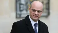 Le ministre français de l'Éducation et de la Jeunesse, Jean-Michel Blanquer, quitte le palais de l'Élysée après la réunion hebdomadaire du cabinet, le 11 décembre 2019 à Paris.