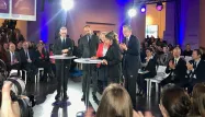 Le ministre de la Culture Franck Riester, le Premier ministre Edouard Philippe, la vice-présidente du CSA Constance Benqué et le président du CSA Roch-Olivier Maistre signent une charte pour la visibilité des personnes en situation de handicap dans les médias.