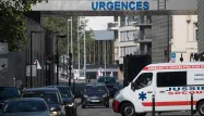 "Une semaine ça ira, après ce sera compliqué" : les ambulanciers s'organisent pour éviter le trafic
