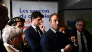 Emmanuel Macron lors de son arrivée dans la première Maison France Service, à Amiens.