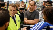 Emmanuel Macron lors de sa seconde visite du site Whirlpool d'Amiens, en octobre 2017.