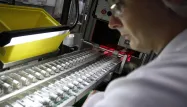 Comment se fabriquent les vaccins contre la grippe ? Europe 1 a pu visiter une usine du laboratoire Sanofi-Pasteur