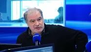 Raphaël Mezrahi  présentera, samedi, "La nuit de la déprime" sur C8.