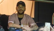 Neymar dans les tribunes du Parc des Princes avant Paris Saint-Germain - Real Madrid