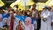 Le pape François accueilli au Timor oriental par une foule immense et enthousiaste